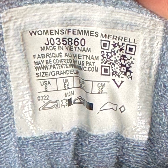 New without box Merrell Camping and Hiking Shoe
Color granite Marine size 8 - Picture 8 of 9